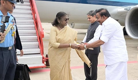 திருச்சி வந்தடைந்தார் குடியரசுத் தலைவர் முர்மு: ஆளுநர், அமைச்சர்கள் வரவேற்பு