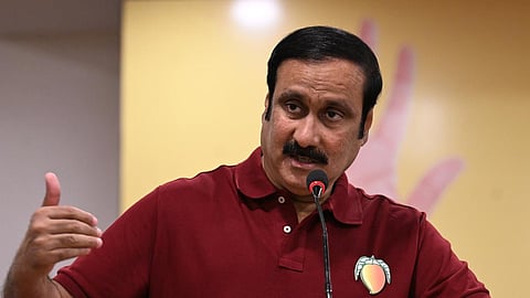 திண்டிவனம் நகராட்சியில் பட்டியலின பணியாளரை திமுகவினர் காலில் விழவைத்த நிகழ்வு: அன்புமணி கண்டனம்