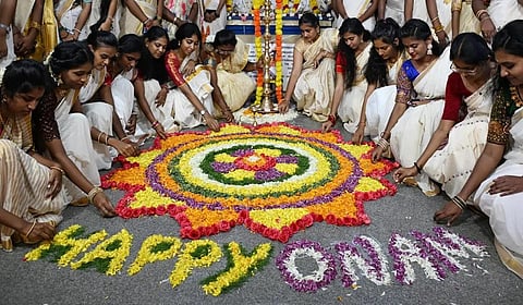 அன்​பு, அறம், அமை​தி, ஒற்​றுமை தழைக்​கட்​டும்: முதல்​வர், தலை​வர்​கள் ஓணம் திரு​நாள் வாழ்த்து