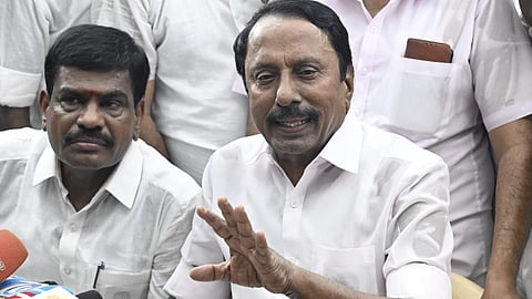 ஓபிஎஸ், சசிகலா, தினகரன் உள்ளிட்டோரை அதிமுகவில் மீண்டும் சேர்க்க பழனிசாமிக்கு செங்கோட்டையன் 10 நாள் கெடு