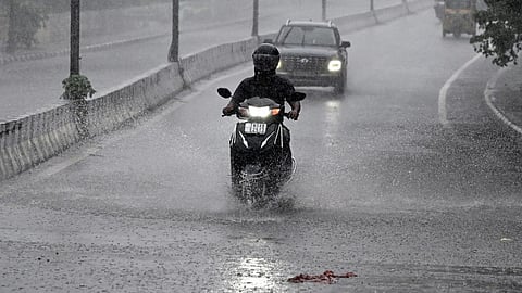 தமிழகத்தில் நாளை முதல் 3 நாட்களுக்கு கனமழைக்கு வாய்ப்பு