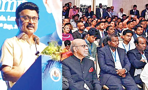 லண்டனில் நடை​பெற்ற ‘மாபெரும் தமிழ்க் கனவு’ நிகழ்ச்​சி​யில் முதல்வர் ஸ்டாலின் உரையாற்றினார். இதில் இங்கிலாந்து மற்றும் ஐரோப்பா வாழ் தமிழ்ச் சங்க நிர்வாகிகள், அரசு அதிகாரிகள் உள்ளிட்டோர் பங்கேற்றனர்.