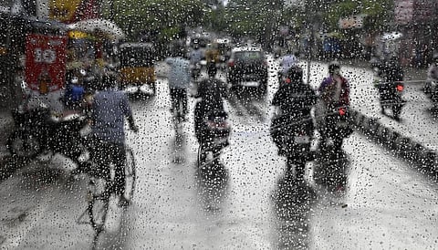 ​திண்டுக்கல், தருமபுரி உள்ளிட்ட 12 மாவட்டங்களில் இன்று கனமழைக்கு வாய்ப்பு