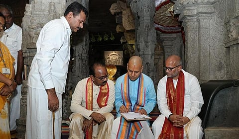திருப்பதி தேவஸ்தான நிர்வாக அதிகாரியாக அனில்குமார் பதவியேற்பு
