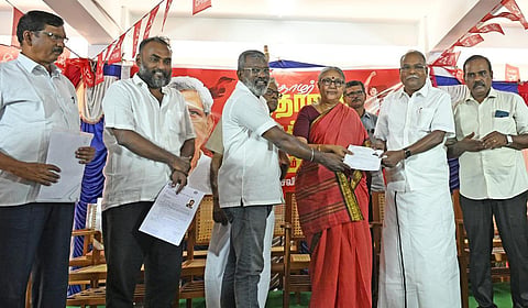 சீ​தா​ராம் யெச்​சூரி​யின் முதலா​மாண்டு நினைவு தினம்: மார்க்​சிஸ்ட் கட்​சி​யினர் உடல் தானம் 
