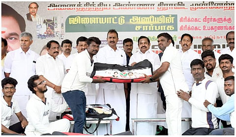 திறமையுள்ள விளையாட்டு வீரர்களுக்கு அனைத்து உதவிகளையும் அதிமுக செய்யும்: இபிஎஸ்