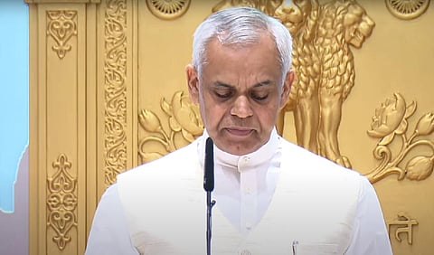 மகாராஷ்டிரா ஆளுநராக ஆச்சார்ய தேவ்விரத் பதவியேற்பு