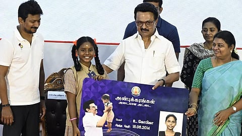பெற்றோரை இழந்த குழந்தைகளுக்கு மாதம் ரூ.2,000 வழங்கும் ‘அன்புக் கரங்கள்’ திட்டம் தொடக்கம்