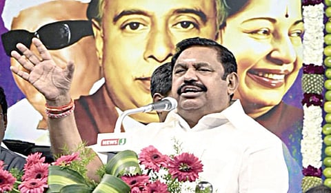 சென்னையில் நடந்த அண்ணா பிறந்தநாள் பொதுக்கூட்டத்தில் அதிமுக பொதுச்செயலாளர் பழனிசாமி பேசுகிறார். | படம்:ம. பிரபு |