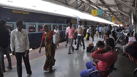 செங்கோட்டை, தூத்துக்குடி, போத்தனூர், நாகர்கோவிலுக்கு ஆயுதபூஜை, தீபாவளியை முன்னிட்டு சிறப்பு ரயில்கள்