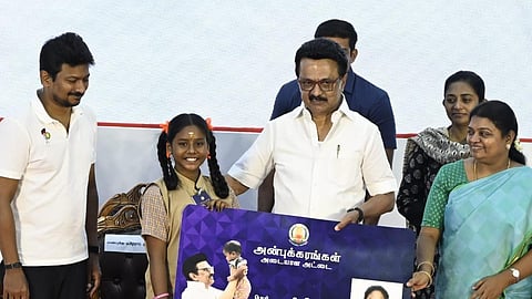 ஆதரவற்ற குழந்தைகளை அன்புக்கரங்கள் காக்கட்டும்!