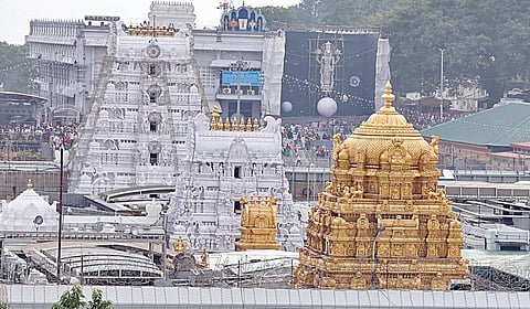ஏழுமலையான் கோயில் பிரம்மோற்சவ ஏற்பாடுகள் தீவிரம்: திருப்​பதி மாடவீதிகளில் 2 லட்சம் பக்தர்களுக்கு அனுமதி