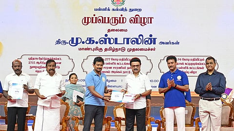 மாணவர்களிடம் சாதிய உணர்வு போன்ற பிற்போக்குத்தனம் வந்துவிடக் கூடாது: ஆசிரியர்களுக்கு முதல்வர் வேண்டுகோள்