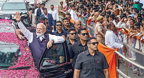 இந்தியா தற்சார்பு நாடாக மாற வேண்டும்: குஜராத்தில் ரூ.34,200 கோடி திட்டங்களை தொடங்கி பிரதமர் மோடி பேச்சு