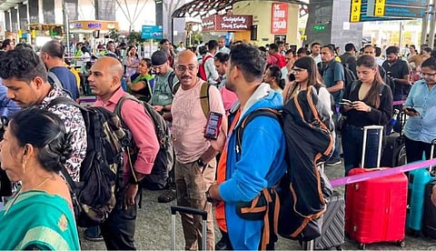 எச்1பி விசா கட்டண உயர்வால் திருமணத்தை ரத்து செய்துவிட்டு அமெரிக்காவுக்கு அவசரமாக புறப்பட்ட இந்தியர்கள்