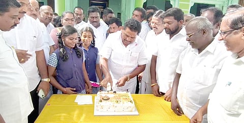 ‘விட்டால் கிடா வெட்டி கறி விருந்தும் வைப்பார்கள்!’ - பள்ளியில் பிறந்த நாள் கொண்டாடிய அமைச்சரை பதம் பார்க்கும் பாஜக!