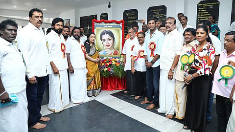 நடிகர் சங்க உறுப்பினர்கள் குறித்து அவதூறு பரப்பினால் சட்ட நடவடிக்கை: பொதுக்குழுவில் தீர்மானம்