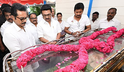 நடிகர் எம்.ஆர்.ராதா மனைவி மறைவு: முதல்வர் ஸ்டாலின், தலைவர்கள் அஞ்சலி