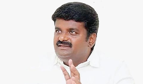 பக்கத்து மாவட்டத்தில் ‘பவர்’ காட்டுவது இருக்கட்டும்... சொந்த மாவட்டம் சொத்தை ஆகிடாம பாருங்க விஜயபாஸ்கர்!