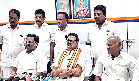 சிதம்பரத்தில் நேற்று செய்தியாளர்களுக்குப் பேட்டியளித்த தமிழக காங்கிரஸ் முன்னாள் தலைவர் கே.எஸ்.அழகிரி.