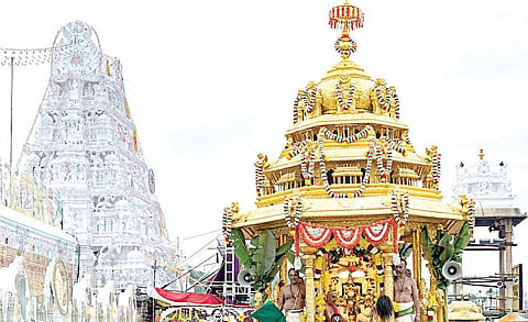 திருப்பதி பிரம்மோற்சவம்: 28 டன் எடை, 32 அடி உயரம் கொண்ட தங்க ரதம்