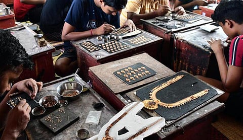 ரூ.87,000-ஐ நெருங்கும் தங்கம் விலை உயர்வின் தாக்கம் என்ன? - ஒரு விரைவுப் பார்வை