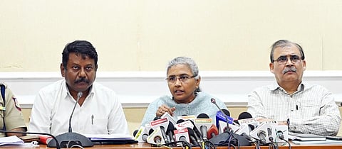 அதிக ஆம்புலன்ஸ்கள் வந்தது எப்படி? - தமிழக அரசு உயரதிகாரிகள் அமுதா, செந்தில்குமார் வீடியோவுடன் விளக்கம் 