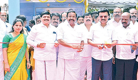 சென்னை தி.நகர், தெற்கு உஸ்மான் சாலை மற்றும் சிஐடி நகர் பிரதான சாலையை இணைக்கும் வகையில் ரூ.164.92 கோடி செலவில் கட்டப்பட்ட மேம்பாலத்தை முதல்வர் மு.க.ஸ்டாலின் நேற்று திறந்து வைத்தார். நிகழ்ச்சியில், அமைச்சர்கள் கே.என்.நேரு, மா.சுப்பிரமணியன், பி.கே.சேகர்பாபு, மேயர் ஆர்.பிரியா, ஆ.ராசா எம்.பி.,
த.வேலு எம்எல்ஏ மற்றும் அரசு உயர் அலுவலர்கள் கலந்து கொண்டனர்.