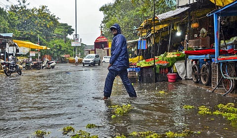 வானிலை முன்னறிவிப்பு: சேலம், காஞ்சிபுரம் உள்ளிட்ட 6 மாவட்டங்களில் நாளை கனமழை வாய்ப்பு