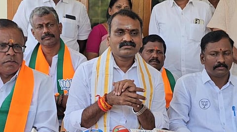கோவை மாவட்டம், மேட்டுப்பாளையத்தில் உள்ள பாஜக முகாம் அலுவலகத்தில் மத்திய இணை அமைச்சர் எல்.முருகன் செய்தியாளர்களிடம் பேசினார்.