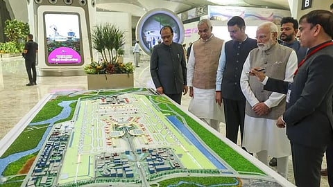 நவி மும்பையில் 1,160 ஹெக்டேரில் அமைக்கப்பட்டுள்ள விமான நிலையம் நாட்டுக்கு அர்ப்பணிப்பு: தொடங்கி வைத்து பிரதமர் மோடி பார்வையிட்டார்