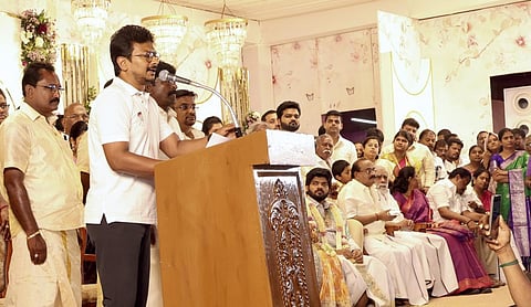 திண்டுக்கல் மாவட்டம் வேடசந்தூரில் நடந்த திமுக பிரமுகர் இல்ல திருமண விழாவில் பேசிய துணைமுதல்வர் உதயநிதிஸ்டாலின். படம்: நா.தங்கரத்தினம்.