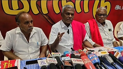 நாமக்கல்லில் நடைபெற்ற தொழில் பாதுகாப்பு மாநாட்டில் பங்கேற்ற சிபிஎம் மாநில செயலாளர் பி.சண்முகம் செய்தியாளர்களுக்கு பேட்டியளித்தார்.  