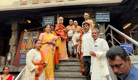 4 கோயில்களின் 54 கிலோ தங்கம் பாரத ஸ்டேட் வங்கியில் அமைச்சர்கள் ஒப்படைப்பு