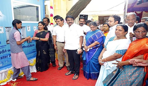 மாநகராட்சியின் 16 சென்னை பள்ளிகளில் திறன்மிகு தானியங்கி குடிநீர் வழங்கும் இயந்திரங்கள்