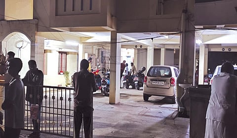 மாணவன் வசித்த  அடுக்குமாடி குடியிருப்பு.