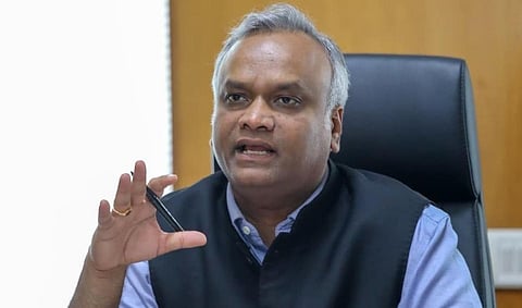 ஆர்​எஸ்​எஸ் அமைப்​புக்கு எதி​ராக பேசிய மல்​லி​கார்​ஜுன கார்​கே​வின் மகனுக்கு கொலை மிரட்​டல்