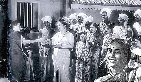 உள்படம் - புஷ்பவல்லி