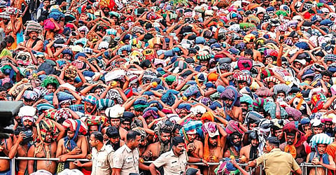 சபரிமலையில் அலைமோதிய பக்தர்கள் கூட்டம்!