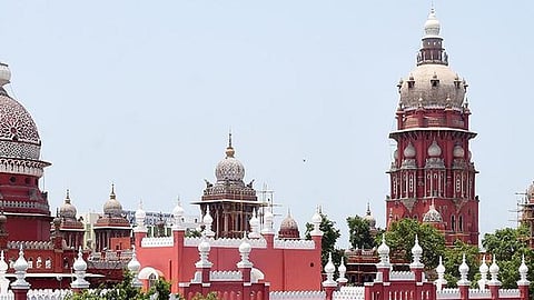 கோயில் நிதியில் வணிக வளாகம் கட்டக் கூடாது என அனைத்து கோயில்களுக்கும் சுற்றறிக்கை அனுப்ப வேண்டும்: ஐகோர்ட்