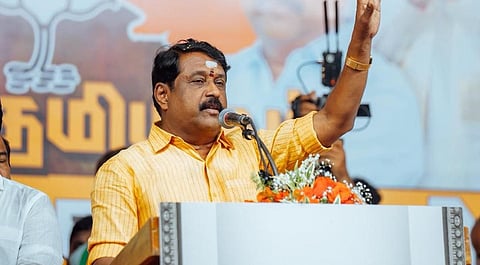 தமிழகத்தில் கல்குவாரிகளுக்கு வரும் லாரிகளிடம் வசூல் செய்யும் திமுகவினர்: நயினார் நாகேந்திரன் குற்றச்சாட்டு 
