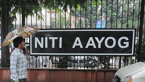 இந்திய பணியாளர்களில் சேவை துறை பங்கு 30%