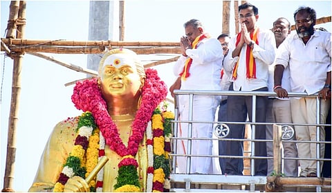 மதுரையில் தவெகவினர்