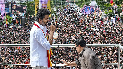 தவெகவின் அடுத்தகட்ட நகர்வு: எப்போது வெளியில் வருவார் விஜய்?