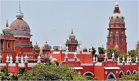 தமிழக சட்டப்பேரவை முன்பு தியாகி சங்கரலிங்கனார் சிலை நிறுவ வழக்கு: அரசு பரிசீலிக்க ஐகோர்ட் உத்தரவு