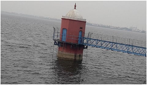 புழல் ஏரியி​லிருந்து மீண்​டும் உபரிநீர் திறப்பு