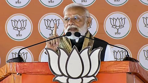 மாணவர்களுக்கு துப்பாக்கி வழங்குகிறது ஆர்ஜேடி; மடிக்கணினி வழங்குகிறது என்டிஏ: பிஹாரில் பிரதமர் மோடி பிரச்சாரம் 