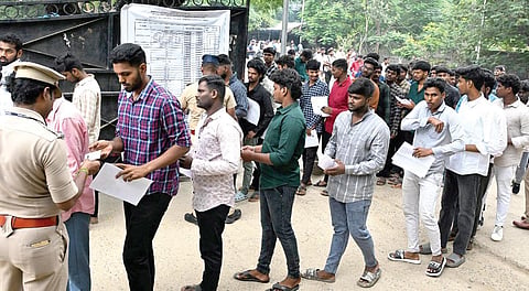 தமிழக காவல் துறையில் இரண்டாம் நிலை காவலர் பணி: 3,665 காலியிடங்களுக்கு போட்டித் தேர்வு 