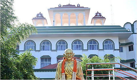 திருச்சியில் இலங்கை தம்பதிக்கு பிறந்தவருக்கு இந்திய பாஸ்போர்ட் வழங்க ஐகோர்ட் உத்தரவு