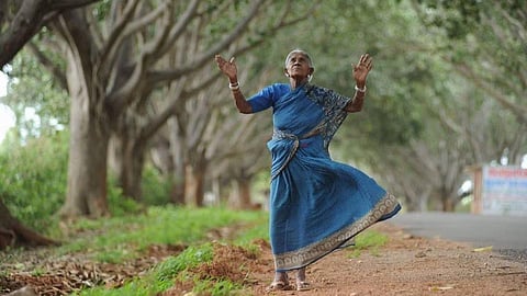 114 வயதில் காலமான சுற்றுச்சூழல் ஆர்வலர் சாலுமரத திம்மக்கா உடல் அரசு மரியாதையுடன் அடக்கம்